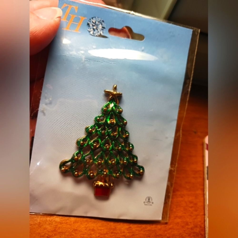 💕💕Vintage Christmas Tree pin! 💕